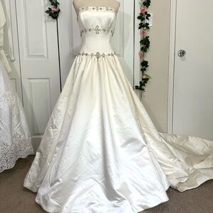 Saison Blanche White Wedding Dress